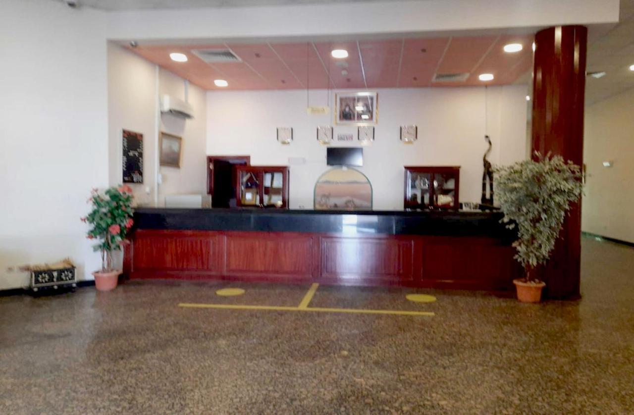 OYO 142 Al Sharqiya Sands Hotel Ibrā Exterior foto